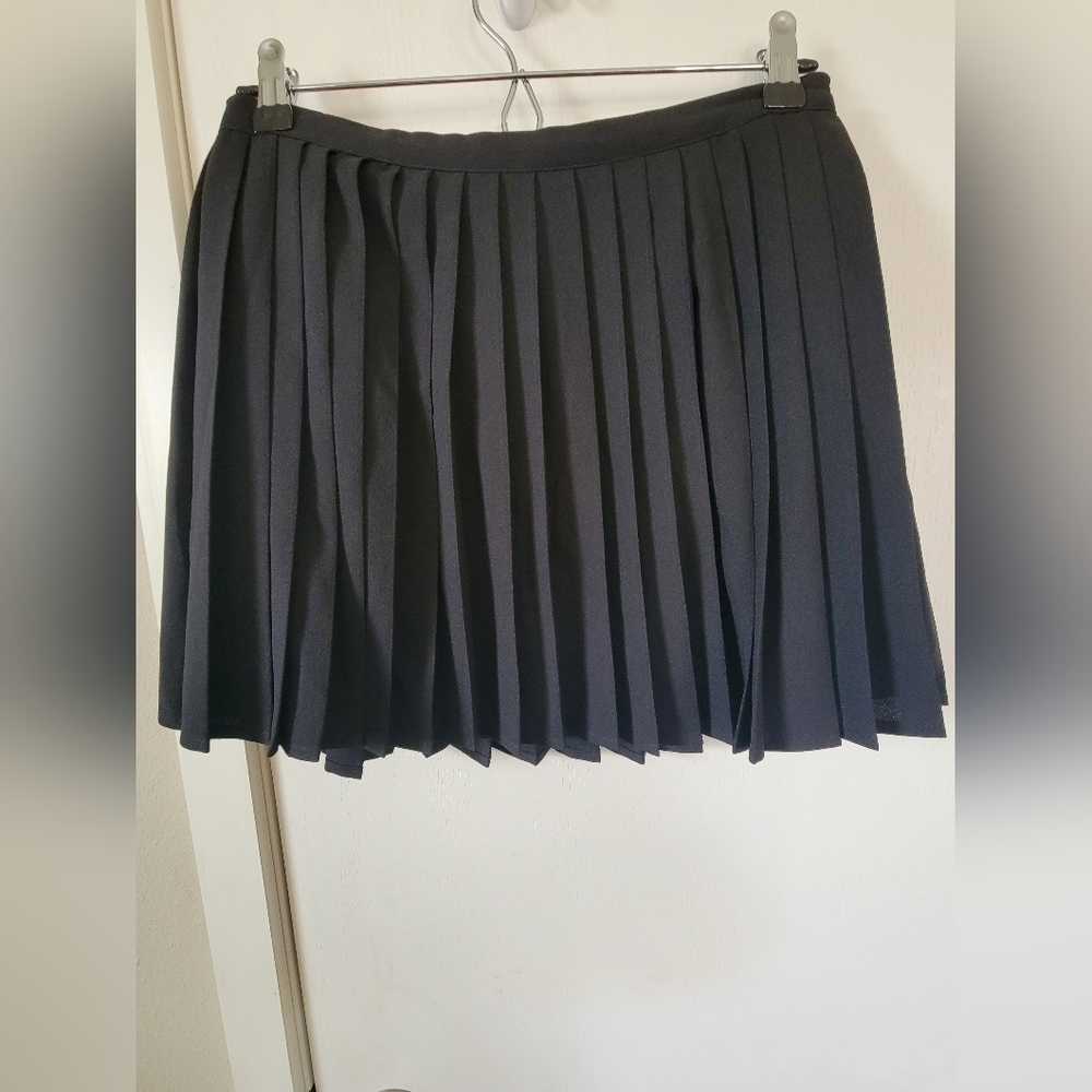 Forever 21 Black Pleated Mini Skirt